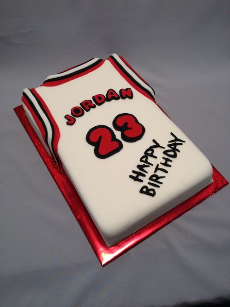 Basketball Jersey with Basketball Cake Pops Michael Jordan Cake, Basketball Cake Pops, Michael Jordan Birthday, Jordan Cake, Basketball Birthday Cake, Jordan Gift, Jersey Cake, Cake Basket, Basketball Theme Party