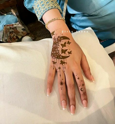 henna designs by aqsa jamali please follow me Butterfly Mehndi Designs, Tattoo Hand Finger, Henna Moon Design, Finger Henna Designs Simple, Mehndi Design Video, Moon And Butterfly, Cool Henna Designs, Back Hand Mehndi Design, Henna Flower Designs