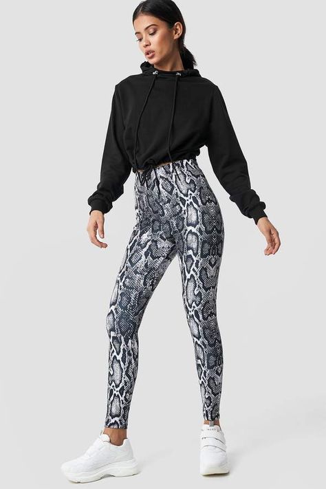 Na Kd Trend Snake Print Leggings Snake #Trend#Kd#Na Snake Leggings Outfit, Printed Leggings Outfit, Snake Pants, Snake Print Jeans, Long Sleeve Snake Print Winter Outerwear, Outfits Leggins, Snakeskin Leggings, Stylish Knitwear, Sparkly Party Dress