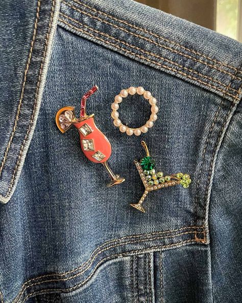 Brooch Ideas, Pins And Brooches, Vintage Rhinestone Jewelry, Pearl Pin, Front Porches, Embellished Denim, Travel Wardrobe, Weekend Style, Vintage Brooch