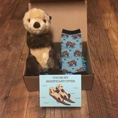 Otter Couple, Otter Tattoo, Otters Holding Hands, Couple Socks, Significant Otter, Otter Gifts, Otter Love, Keramik Design, Sea Otter