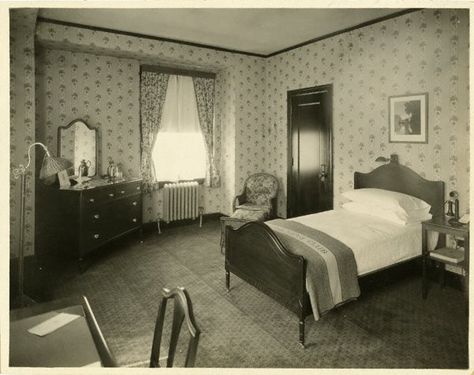 1930s Bedroom, 1920s Bedroom, 1940s Bedroom, Grand Mansion, Vintage Hotels, Street House, Vintage Bedroom, Guest Bedrooms, Architecture Firm