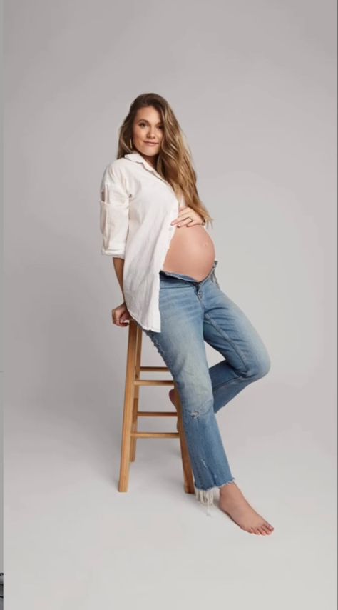 Indoor Maternity Photos, Indoor Maternity Photography, Studio Maternity Shoot, Studio Maternity Photos, Pregnancy Belly Photos, Modern Maternity, Maternity Photography Studio, Belly Photos, Baby Bump Photos