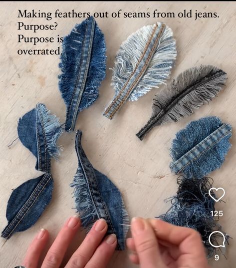 Jeans Decoration, Denim Bags From Jeans, Denim Jeans Ideas, Feather Keychain, Recycled Jeans Bag, Fabric Feathers, Denim Crafts Diy, Denim Baby, Diy Textiles