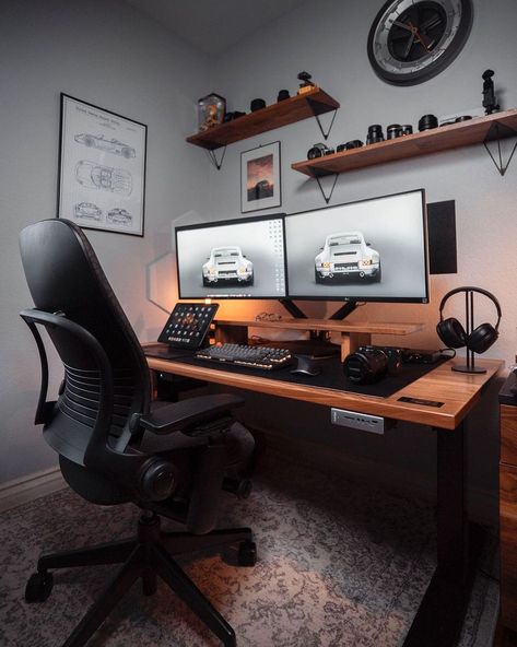 Photographers Desk Setup, Photographer Workspace Home, Photographer Desk Setup, Dual Monitor Setup Gaming, Editing Workspace, Photographer Desk, Photographer Workspace, Photographers Desk, Office Design Home