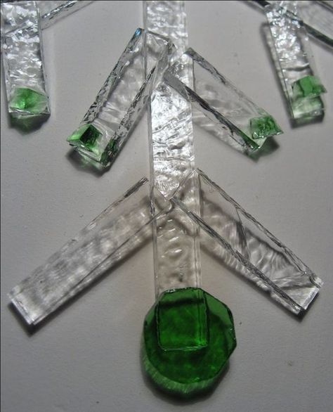 Glass Snowflakes, Snowflake Ornaments Diy, Delphi Glass, Glass Art Products, Fused Glass Bowl, Fused Glass Plates, Glass Fusion Ideas, Glass Fusing Projects, Glass Christmas Decorations