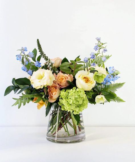 Summer floral check ✅ Simple Spring Floral Arrangements, Whimsical Flower Arrangements, Whimsical Floral Arrangements, Centerpiece Floral Arrangements, Simple Floral Arrangements, Ivy Trellis, Summer Arrangements, Small Arrangements, Poinsettia Care