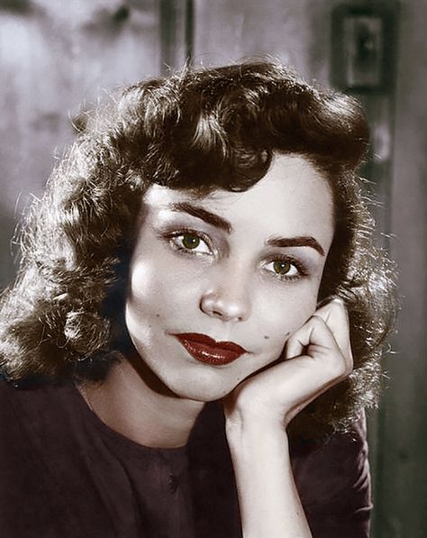 https://flic.kr/p/BccxeQ | Jennifer Jones 1944 (3) Philippe Halsman, Montgomery Clift, 1940s Hairstyles, Jennifer Jones, Gina Lollobrigida, Classic Movie Stars, Humphrey Bogart, Fred Astaire, Classic Actresses