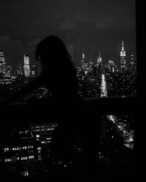 Black And White Aesthetic City, Black And White Pfp Aesthetic, House Of Balloons, Photography Black And White, Nyc Girl, Dark City, Dark Paradise, Victoria Park, Dark Feminine Aesthetic