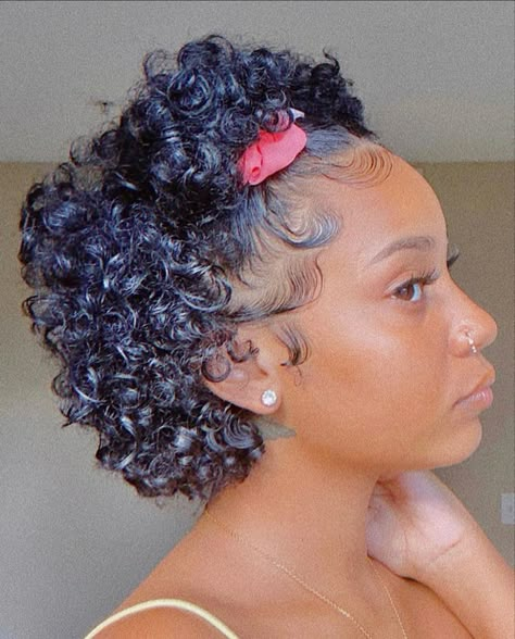 ✿ Check more at https://howcandothis.com/hairstyleideas/%e2%9c%bf/ Cute Curly Hair Styles For Short Hair, Natural Curly Short Hairstyles, Big Chop Styles, Short Curly Afro, Short Natural Curly Hair, Girl Goals, Short Natural Hair, Hairdos For Curly Hair, Natural Hair Styles Easy