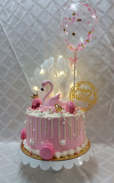 Flamingo Birthday Cake Ideas, Swan Cake Ideas, Flamingo Cake Ideas, Swan Cakes, Flamingo Birthday Party Cake, Pink Flamingo Cake, Flamingo Cakes, Tropical Birthday Cake, Flamingo Birthday Cake