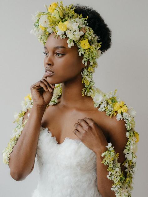 Half Up Half Down Ideas, Wearable Flowers, Wedding Hairstyle Ideas, Early Spring Flowers, Woman With Flowers, Neck Flower, Floral Bustier, Natural Hair Wigs, Editorial Hair