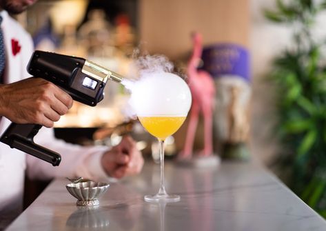 Flavour Blaster-Smoke Bubbles Gun, Cocktail Drink Machine, Aromas Edible Bubbles, Bubble Cocktail, Cocktail Equipment, Smoked Cocktails, Tools Design, Food Tool, Michelin Restaurant, Dry Martini, Bubble Maker