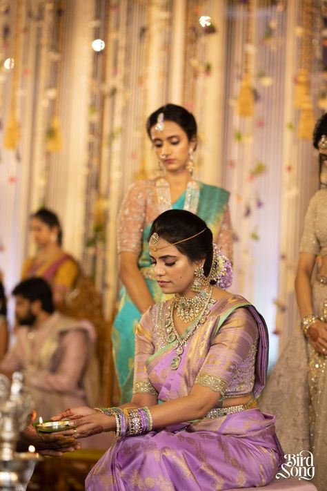 Elegant Hyderabad Wedding With A Lavender Bridal Kanjeevaram Lavender Kanjeevaram Saree, Lavender Bridal Saree, Lavender Saree Blouse Combination, Purple Wedding Saree, Lavender Pattu Saree, Bridal Kanjeevaram Saree, Lavender Silk Saree, Ancient Games, Uncut Jewellery