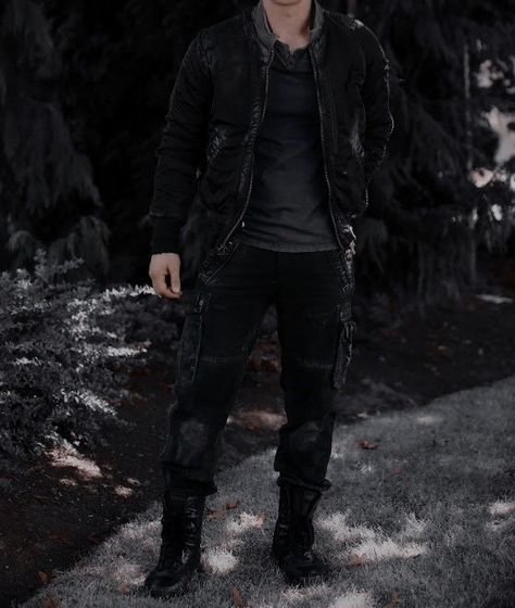 Dystopian Aesthetic Clothes, Dystopian Clothes, Apocalypse Books, Zombie Apocalypse Outfit, Dystopian Aesthetic, Zombie Apocolypse, Dystopian Fashion, Apocalypse Aesthetic, Black Outfit Men