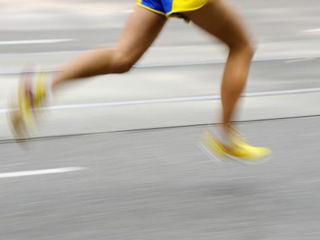 4 Easy Ways to Sneak Speed Into Your Running Program Long Distance Running Tips, Running Stride, Speed Workout, Faster Runner, Distance Runner, Plyometric Workout, Running Form, Running Program, Long Distance Running