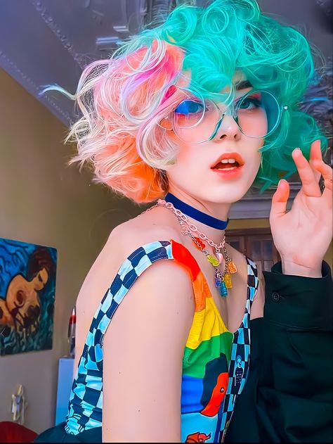 Short Grunge Hair, Prom Hairstyle, Dyed Hair Inspiration, Hair Inspiration Short, Pride Outfit, Colorful Hair, Foto Poses, Fluffy Hair, Dye My Hair