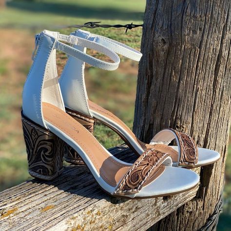 Western Wedding Color Themes, Western Leather Heels, Western Heels Wedding, Western High Heels, Wedding Shoes Western, Cowgirl Heels, Western Wedding Shoes, Western Wedding Boots, Western Heels