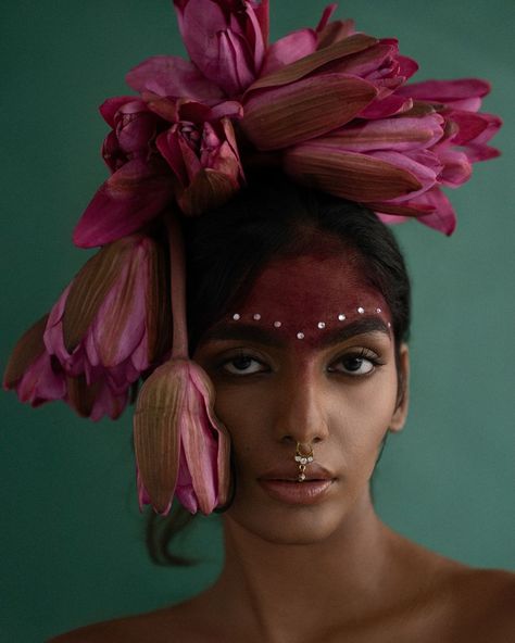 Indian Editorial Shoot, Makeup Shoot Ideas, Nails Aesthetic Red, Creative Shoot Ideas, Indian Editorial, Artistic Fashion Photography, Expressions Photography, Studio Photography Poses, Fine Art Portraiture