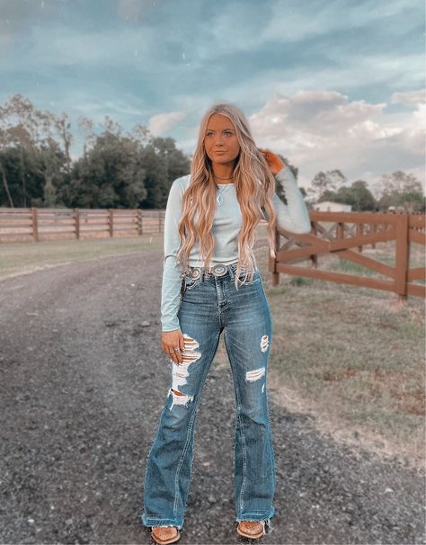 Punchy Winter Outfits, Cute Southern Outfits, Country Fall Outfits, Country Outfits Women, Country Jeans, Casual Country Outfits, Southern Outfits, Country Style Outfits, Western Wear Outfits