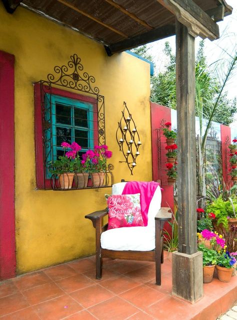 Mexican Outdoor Decor, Mexican House Design, Mexican House Exterior, Mexican Patio Ideas, Hacienda Mexico, Mexico Trip Outfits, Hacienda Style Home, Mexican Style Homes, Mexican Bedroom