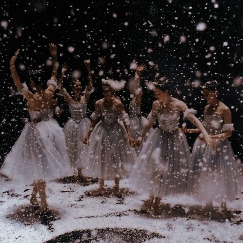 Ella Aesthetic, Waltz Of The Snowflakes, Ballet Academia, Ella Core, Lunar Goddess, Winter Angel, Dance Aesthetic, Ballet Aesthetic, Ball Aesthetic