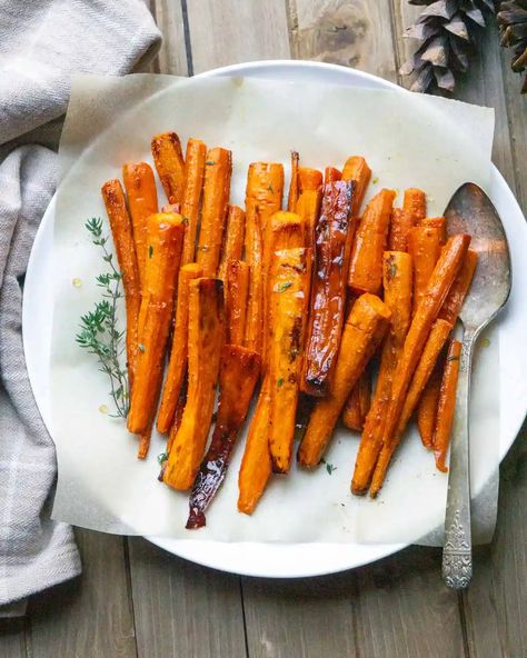 Maple Roasted Carrots - Stillwood Kitchen Roasted Glazed Carrots, Maple Roasted Carrots, Maple Glazed Carrots, Glazed Carrots Recipe, Roasted Carrots Recipe, Thanksgiving Food Sides, Vegan Christmas Recipes, Holiday Dinners, Glazed Carrots