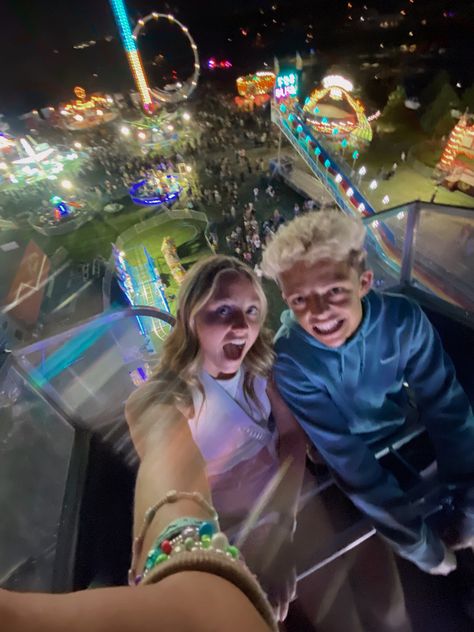 #ferriswheel #carnival #bf Couples At Carnivals, Carnival Picture Ideas Couple, Carnival With Boyfriend, Couple Carnival Pictures, Carnival Date Aesthetic Couple, Carnival Pics With Boyfriend, Carnival Couple Pictures, Boyfriend Activities, Girlfriend Pic