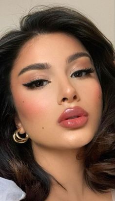 Makeup Looks For Rounded Face, Nursing Makeup Looks, Makeup With Moles, Simple Makeup Looks For Round Face, Make Up Ideas For Morena, Clear Skin Makeup Look, Mexican Make Up Looks, Make Up For Round Faces, Makeup Doe Eye