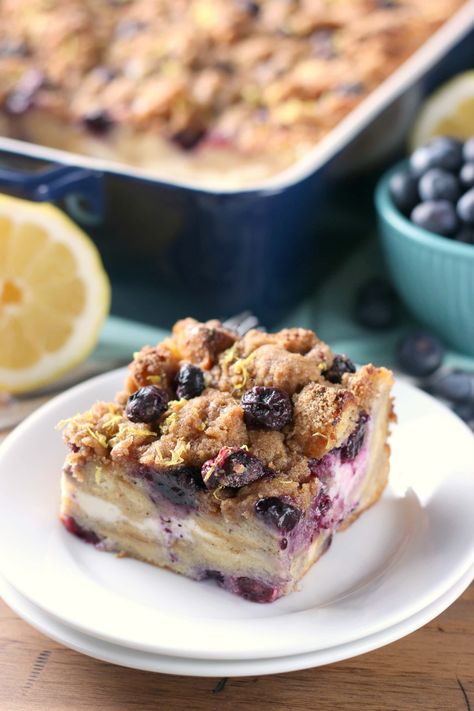 Blueberry Lemon Cream French Toast Bake (Overnight Option!) - A Kitchen Addiction Honey Almond Granola, Blueberry French Toast Bake, Roll Sliders, French Toast Bake Overnight, Blueberry French Toast Casserole, Stuffed French Toast Cream Cheese, Spritz Cookie Recipe, Cinnamon Roll French, French Toast Bake Recipe