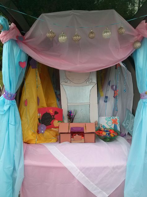 Trunk Or Treat Disney, Disney Princess Trunk Or Treat, Princess Trunk Or Treat, Disney Princess Halloween, Trio Halloween Costumes, Stylish Kids Outfits, Treat Ideas, Trunk Or Treat, Activity Days