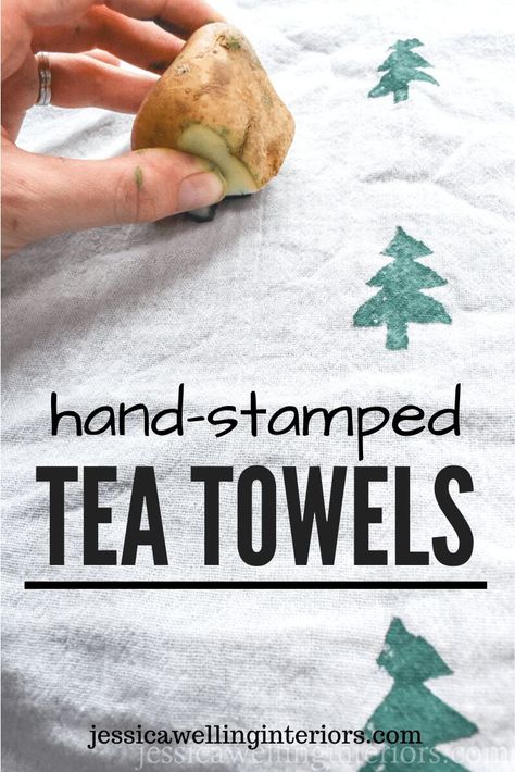 Diy Painted Tea Towels, Homemade Tea Towels, Christmas Tea Towels Diy, Useful Diy Gifts, Painted Tea Towels, Hand Stamped Tea Towels, Diy Tea Towels, Potato Prints, Potato Stamps