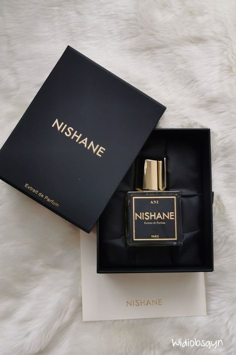 Nishane Ani Perfume, Perfume Organization Aesthetic, Nishane Perfume, Packaging Parfum, Aesthetic Perfumes, Luxury Perfume Packaging, Aesthetic Perfume, Collection Perfume, Perfume Stand