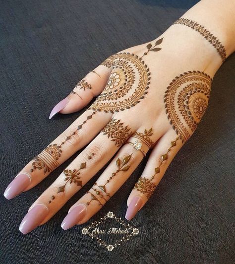 Henne Tattoo, Simple Mehandi, Short Mehndi Design, Simple Mehendi Designs, Henna Tattoo Designs Hand, Mehndi Designs Bridal Hands, Latest Henna Designs, Modern Mehndi Designs, Simple Mehndi Designs Fingers