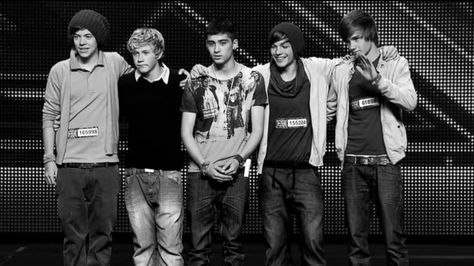 1d Black And White, One Direction Black And White, One Direction Headers, Cry Youtube, Gambar One Direction, Try Not To Cry, One Direction Wallpaper, One Direction Photos, One Direction Pictures