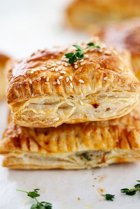 Crisp, golden puff pastry filled with creamy chicken filling. #chicken #pie Meat Filled Puff Pastry, Bread With Filling Recipes, Puff Pastry Pies Savory, Puff Pastry Main Dish Recipes, Puff Pastry With Chicken Filling, Savory Recipes With Puff Pastry, Chicken Pastry Puff, Chicken Pies Puff Pastry, Chicken Pastry Recipe Easy