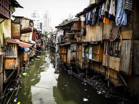 Manila slums Slums Photography, Manila Slums, Indian Slums, Slum Village, Streetscape Design, Futurism Art, Shanty Town, Factory Architecture, Post Apocalyptic Art