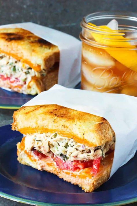 A blue plate with an amazing tuna melt next to a glass of iced tea Tuna Melt Sandwich, Tuna Melt Recipe, Melt Recipe, Tuna Melt, Sandwich Bar, Food Sandwiches, Tuna Salad Recipe, Tuna Melts, Brunch Buffet