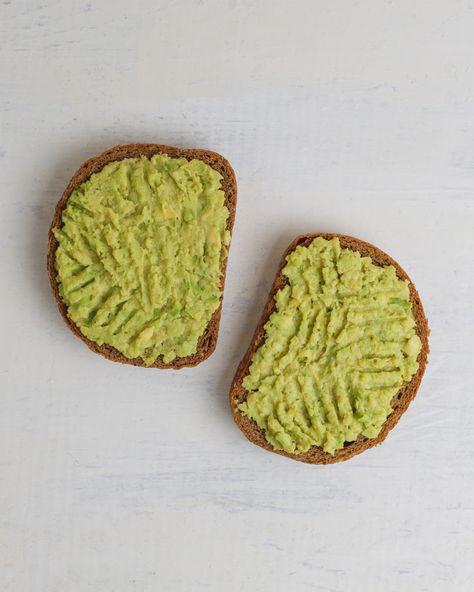 Desayuno Aesthetic, Grain Bread, Whole Grain Bread, Free Photo, Avocado Toast, Guacamole, Simple Designs, Avocado, Vision Board