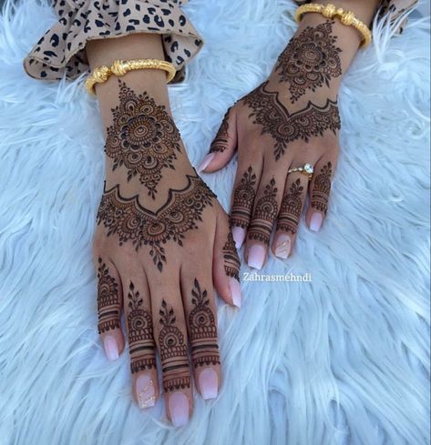 Henna Tattoo Design, Wedding Henna Designs, Indian Henna Designs, Henna Designs Back, Henna Flower Designs, Cute Henna Designs, Henna Style Tattoos, Engagement Mehndi, Cute Henna