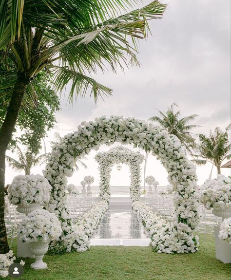 All White Elegant Wedding, White Wedding Outdoor, Wedding All White, Floral Arch Wedding, Dream Beach Wedding, Dream Wedding Decorations, Luxury Wedding Decor, Wedding Planning Decor, Dream Wedding Venues