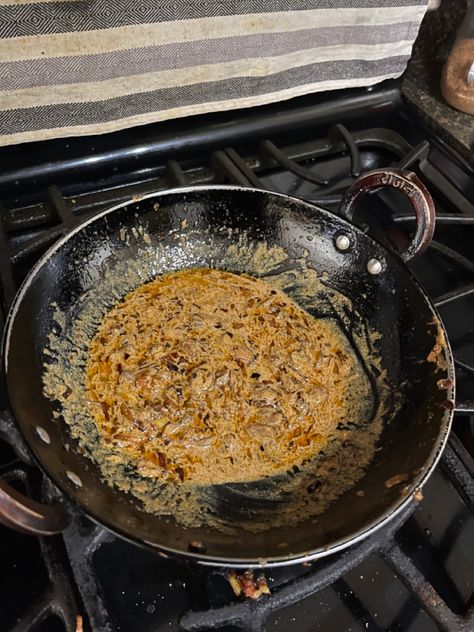 Didn’t have any coriander leaves. Was surprisngly very good woth rice, small portion tho and the onions were burnt a little Onion Rice, Mushroom Curry, Coriander Leaves, Onions, Stuffed Mushrooms, Rice, Quick Saves