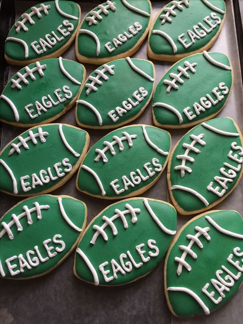 Eagles Football sugar cookies by The Green Lane Baker Super Bowl Sweets, Football Sugar Cookies, Super Bowl Cookies, Football Desserts, Superbowl Party Games, Superbowl Party Decorations, Football Treats, Super Bowl Decorations, Fantasy Draft