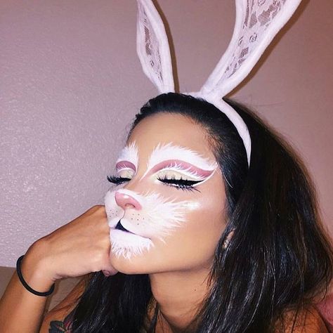 #creativemakeup #makeup #makeupart #makeupartist #coolmakeup #crazymakeup #specialmakeup White Rabbit Makeup, Alice In Wonderland Makeup, Wonderland Makeup, Bunny Makeup, Make Up Diy, Rabbit Halloween, Fantasy Make-up, Halloweenský Makeup, Halloween Make-up Looks