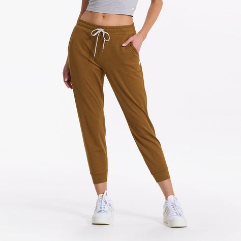 Performance Jogger | Caramel Heather – Vuori Clothing Maroon Joggers, Ripstop Pants, Carmel Color, Cozy Pants, Coastal California, Soft Joggers, California Lifestyle, Grey Joggers, Black Joggers