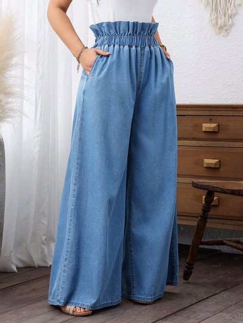 Denim Trousers Outfit, Wide Leg Pants Jeans, Inspirational Clothing, Modern Tops, Daily Paper, Jeans Outfit Casual, Stylish Dress Book, Denim Design, Jumpsuit Fashion