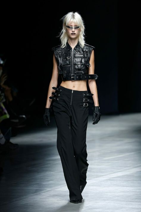 Goth Blonde, Goth Fashion Runway, Metal Fashion Runway, Sheer Fashion Runway 2023, Summer 2023 Runway, Elegant Fits, Leather Pants Runway, Ready To Wear Fashion Show, Tony Ward Haute Couture Fall/winter 2022/23