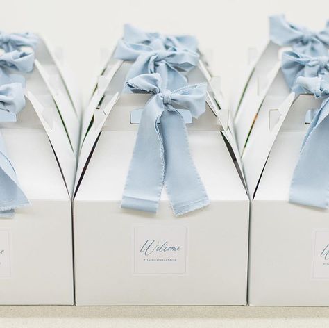 Wedding Welcome Baskets, Gift Bag Ideas, Hotel Welcome Bags, Welcome Baskets, Wedding Welcome Gifts, Top Wedding Trends, Blue Bridal Shower, Wedding Welcome Bags, Dusty Blue Weddings