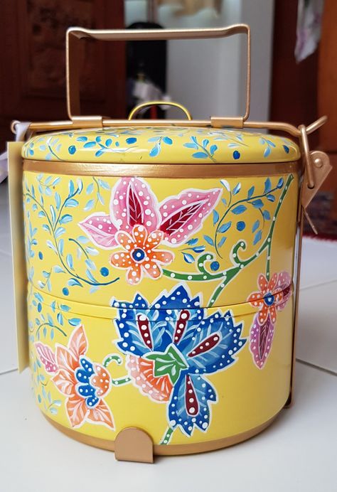 Peranakan Aesthetic, Peranakan Pattern, Peranakan Culture, Tiffin Lunch Box, Tiffin Carrier, Baba Nyonya, Eid Cake, Crockery Design, Tiffin Box