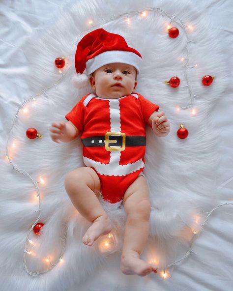 Christmas Baby Boy Photoshoot, Baby Boy Christmas Photoshoot, Monthly Baby Photos Boy, 3 Month Old Baby Pictures, Baby Fashion Girl Newborn, Baby Christmas Photography, Newborn Christmas Photos, Christmas Baby Pictures, Baby Announcement Photoshoot